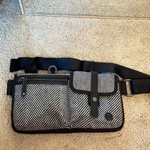 🐶Lululemon Dog Walker Travel Pooch
Fanny Pack